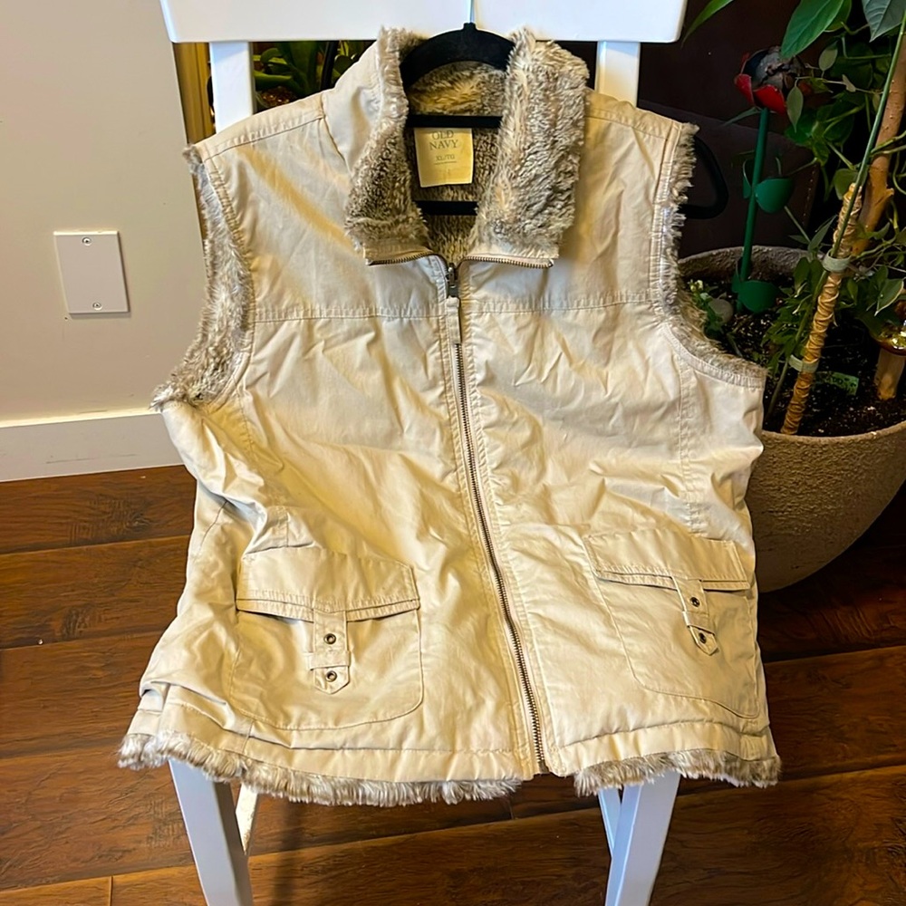 Old Navy faux fur inside zippered vest